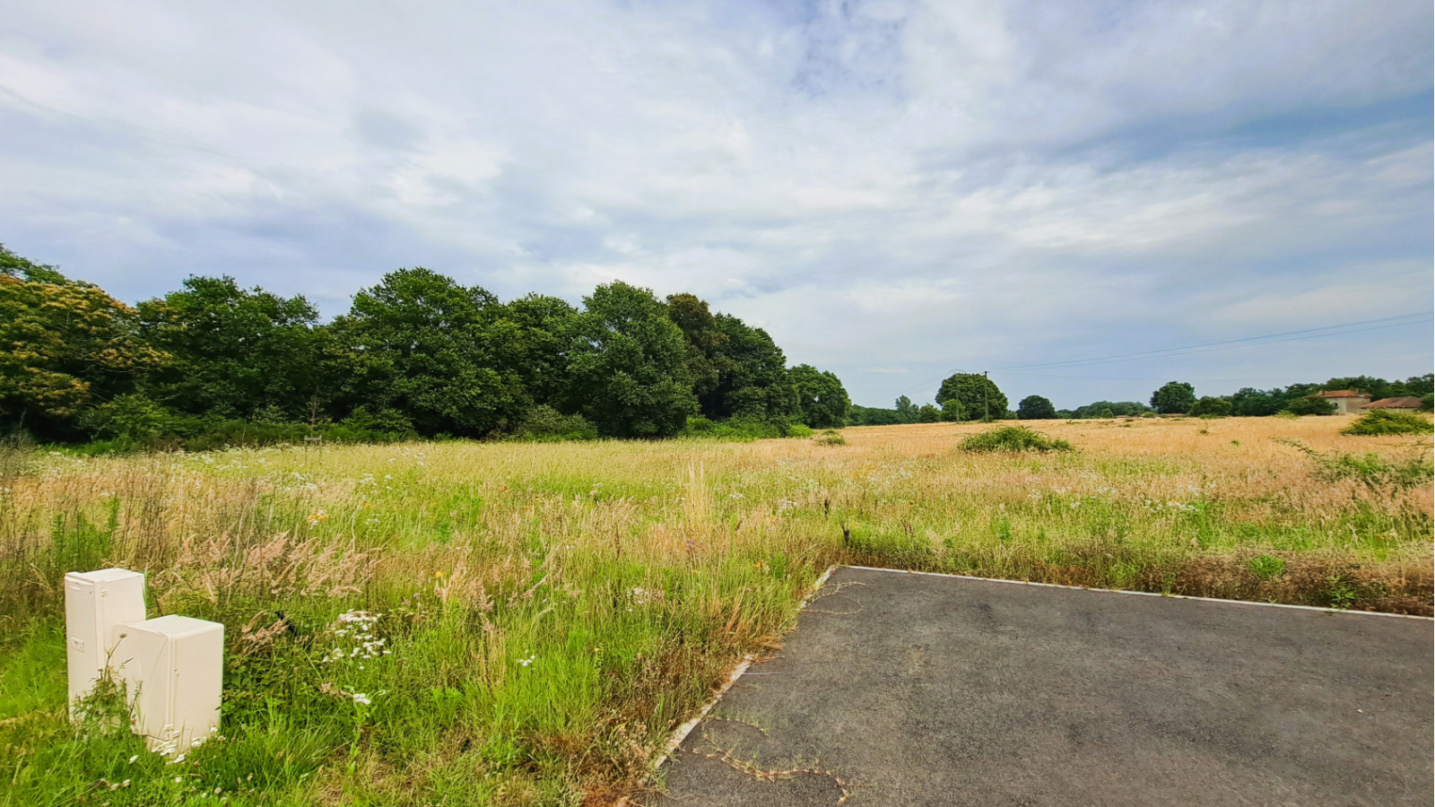 Terrain constructible de 480m2 à Bougue