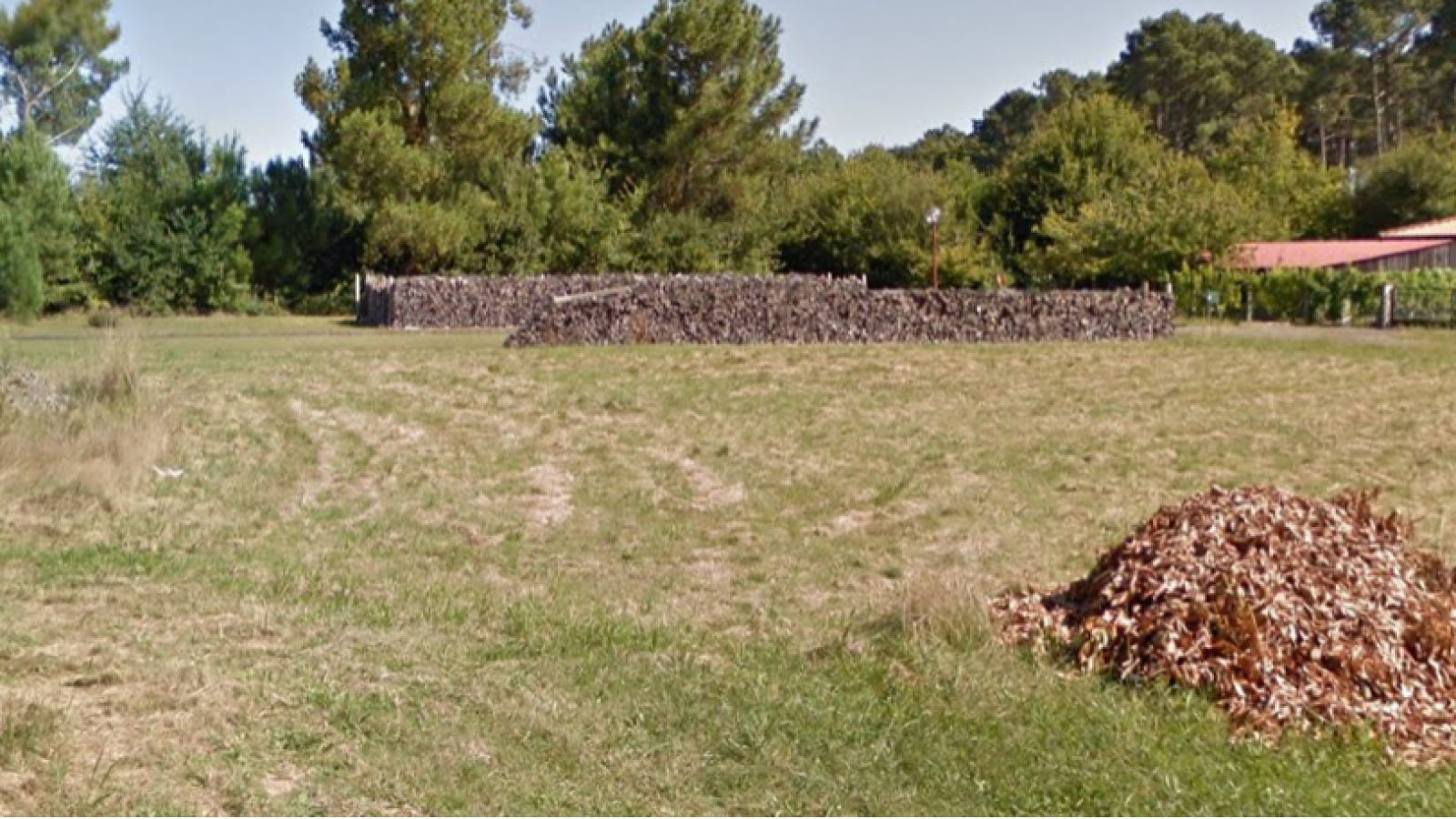 Terrain constructible de 807m2 à Mios