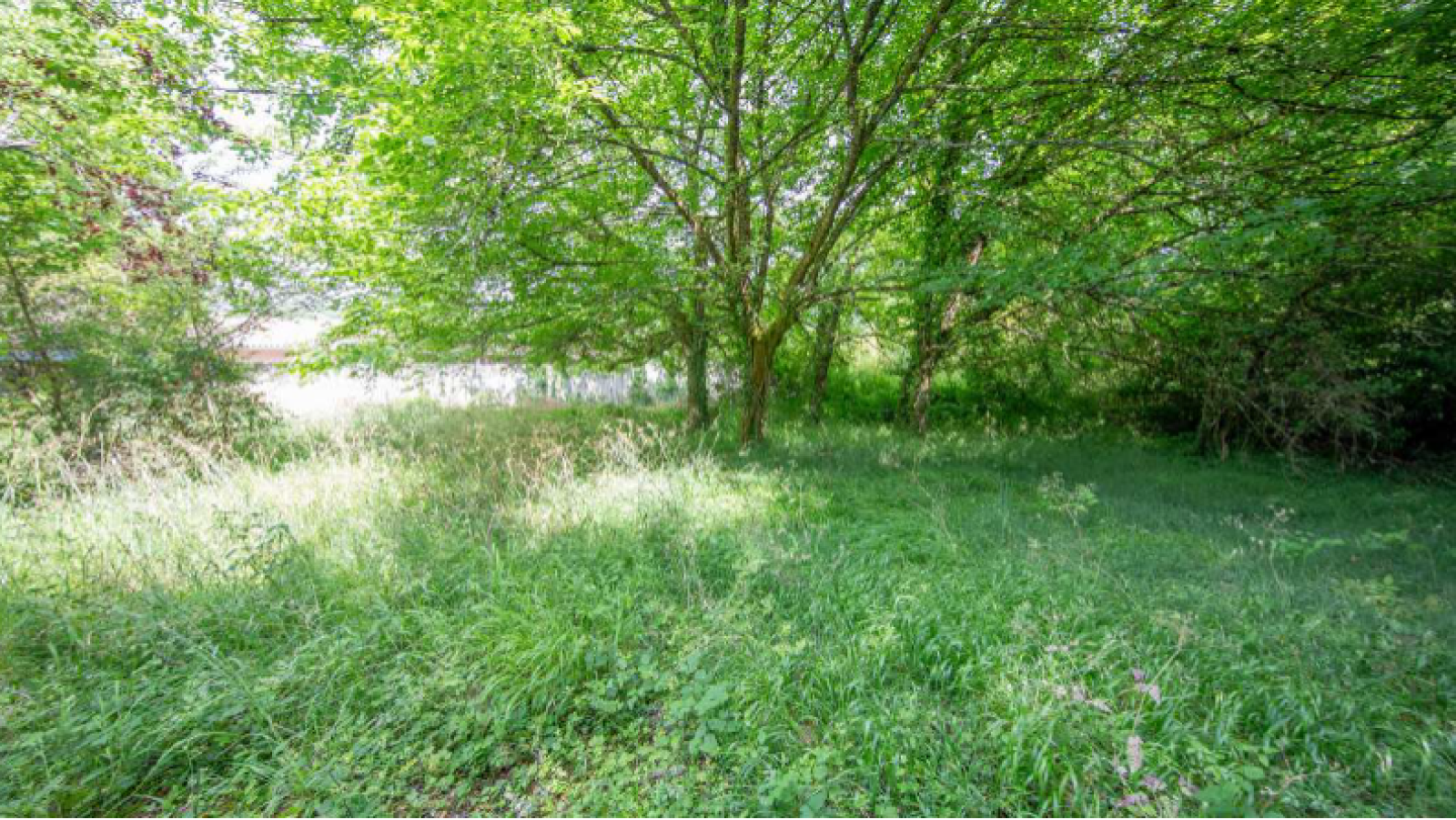 Terrain constructible de 900m2 à Tresses