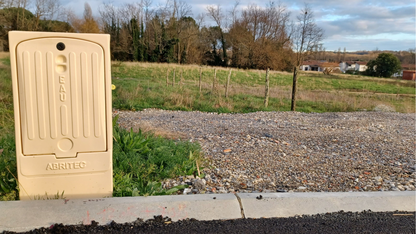 Terrain constructible de 660m2 à Laluque