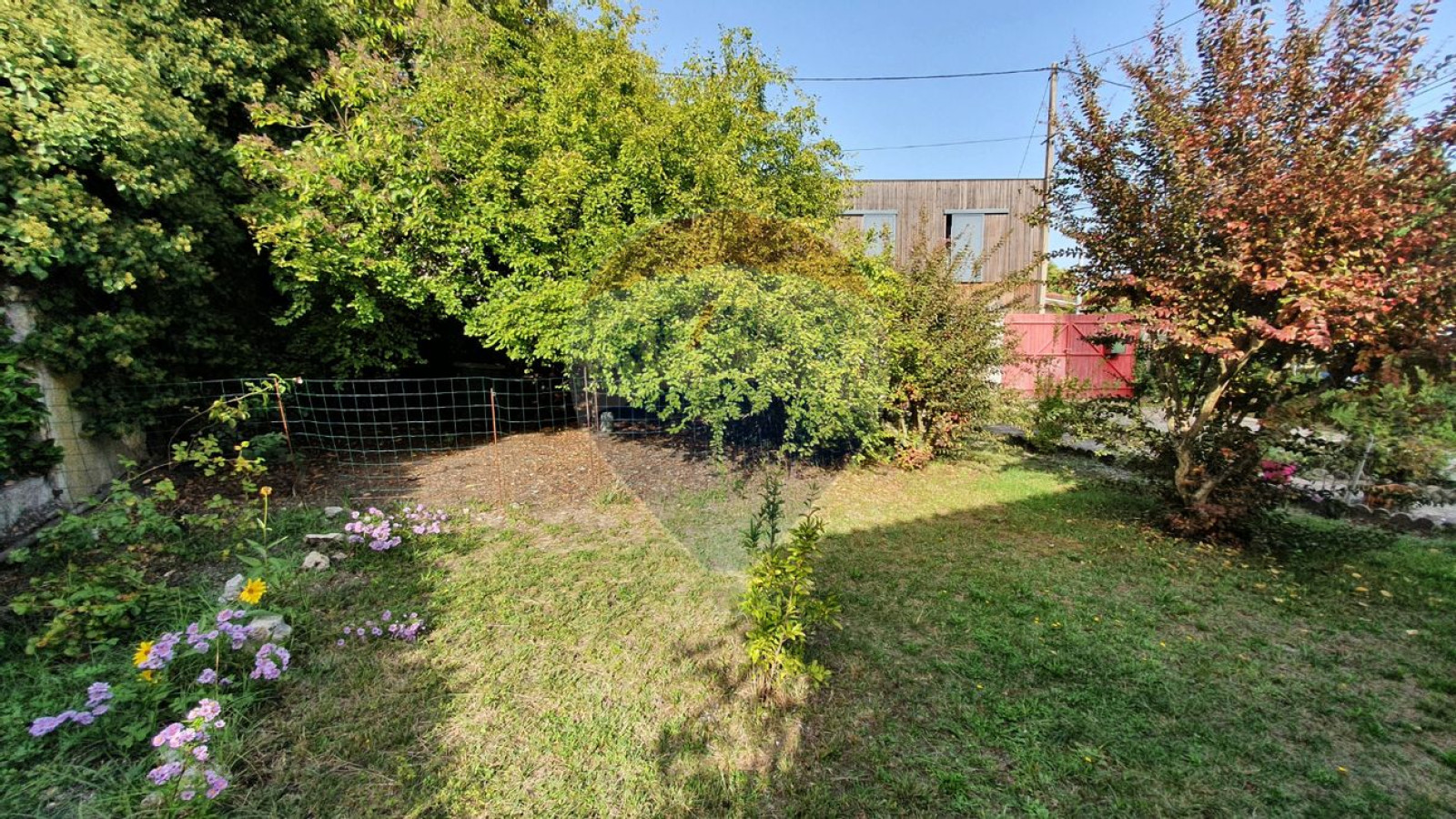 Terrain constructible de 440m2 à Salles