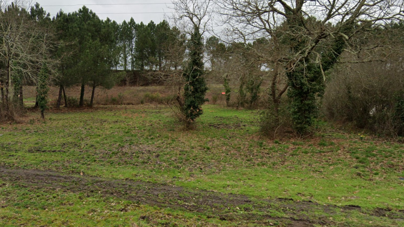Terrain constructible de 2570m2 à Hagetmau