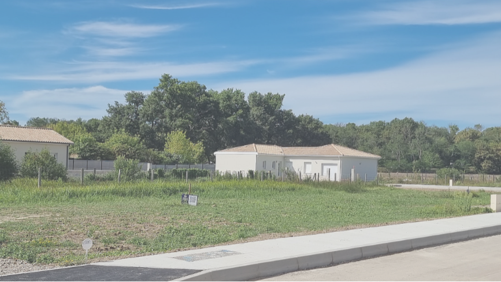 Terrain constructible de 660m2 à Saint-Magne
