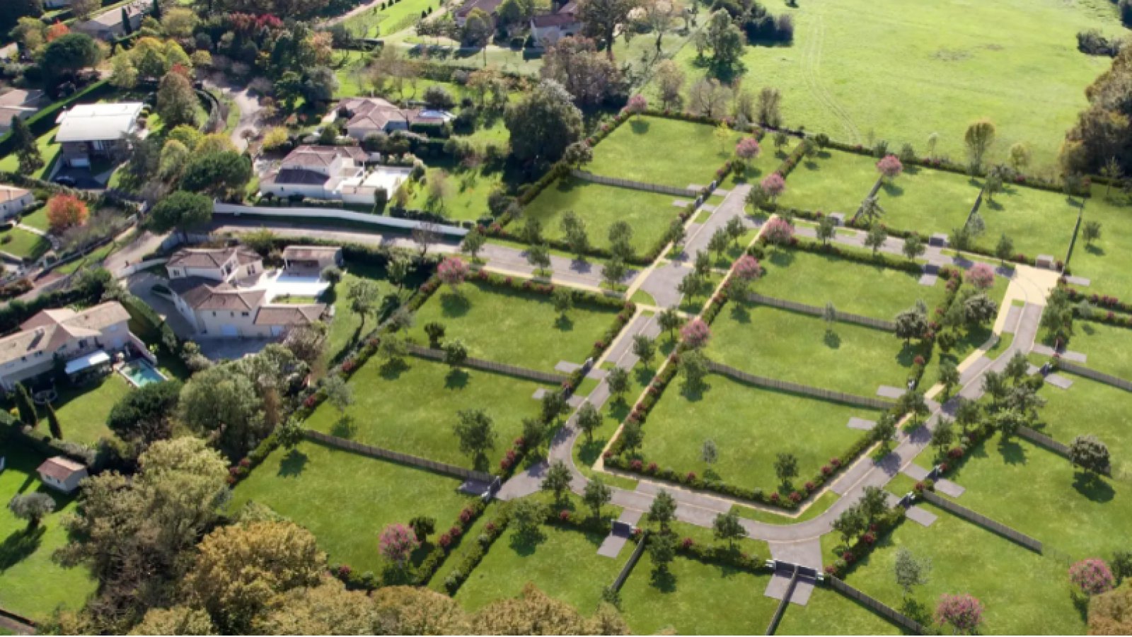 Terrain constructible de 1037m2 à Bouliac