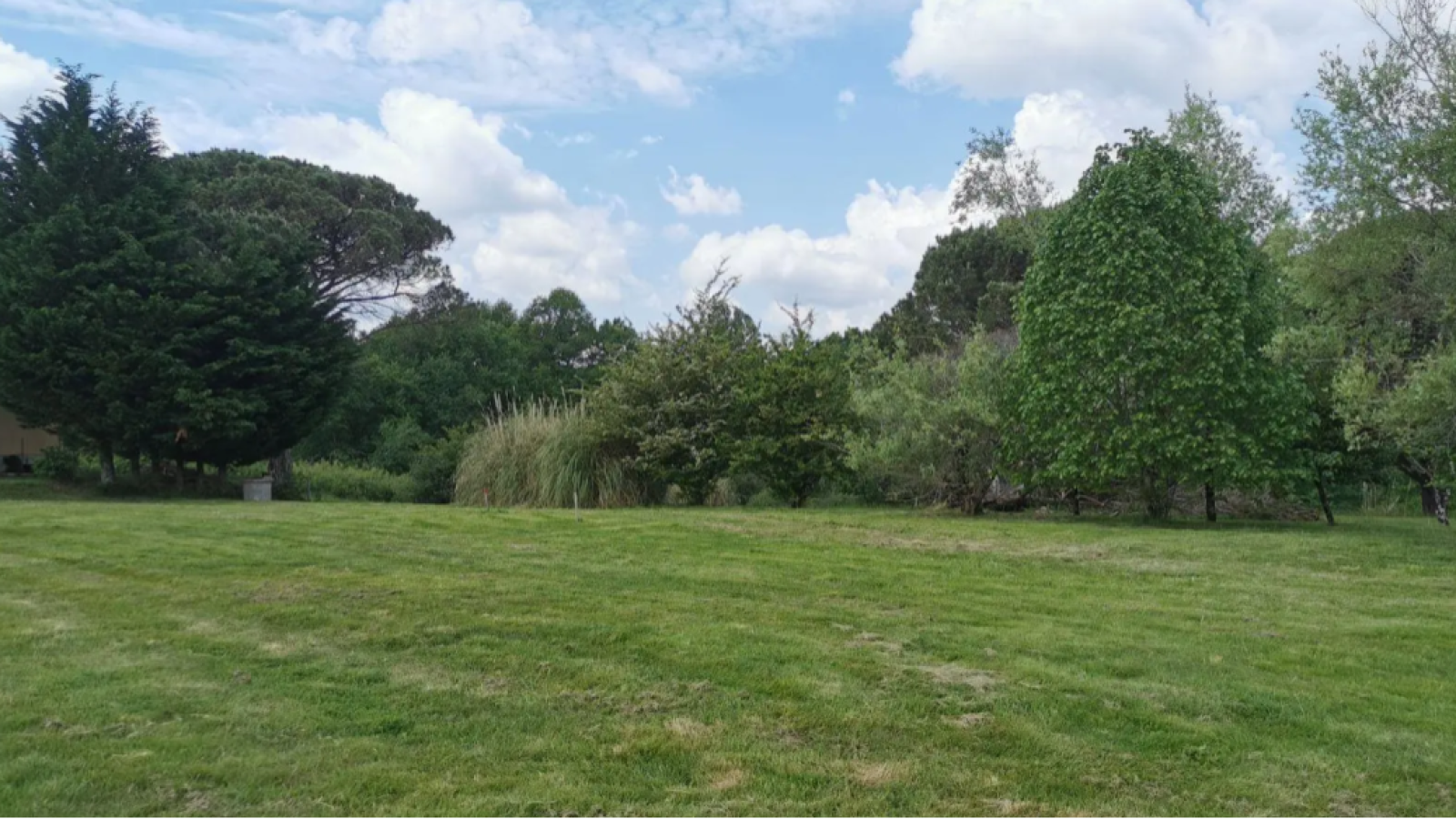 Terrain constructible de 835m2 à Camarsac