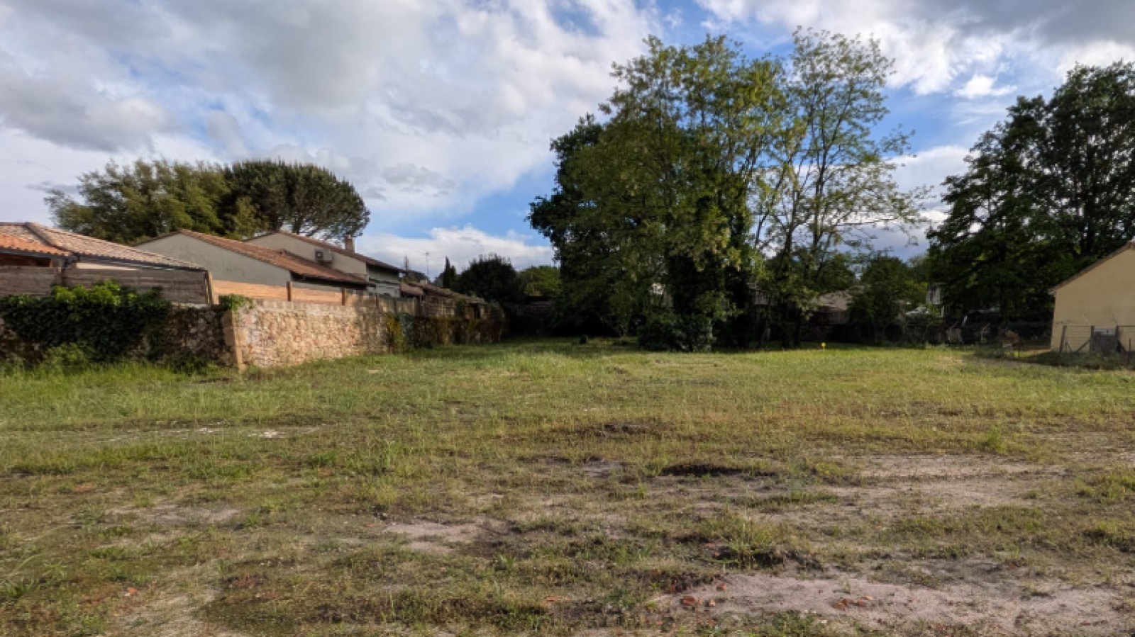 Terrain constructible de 612m2 à Saint-Selve