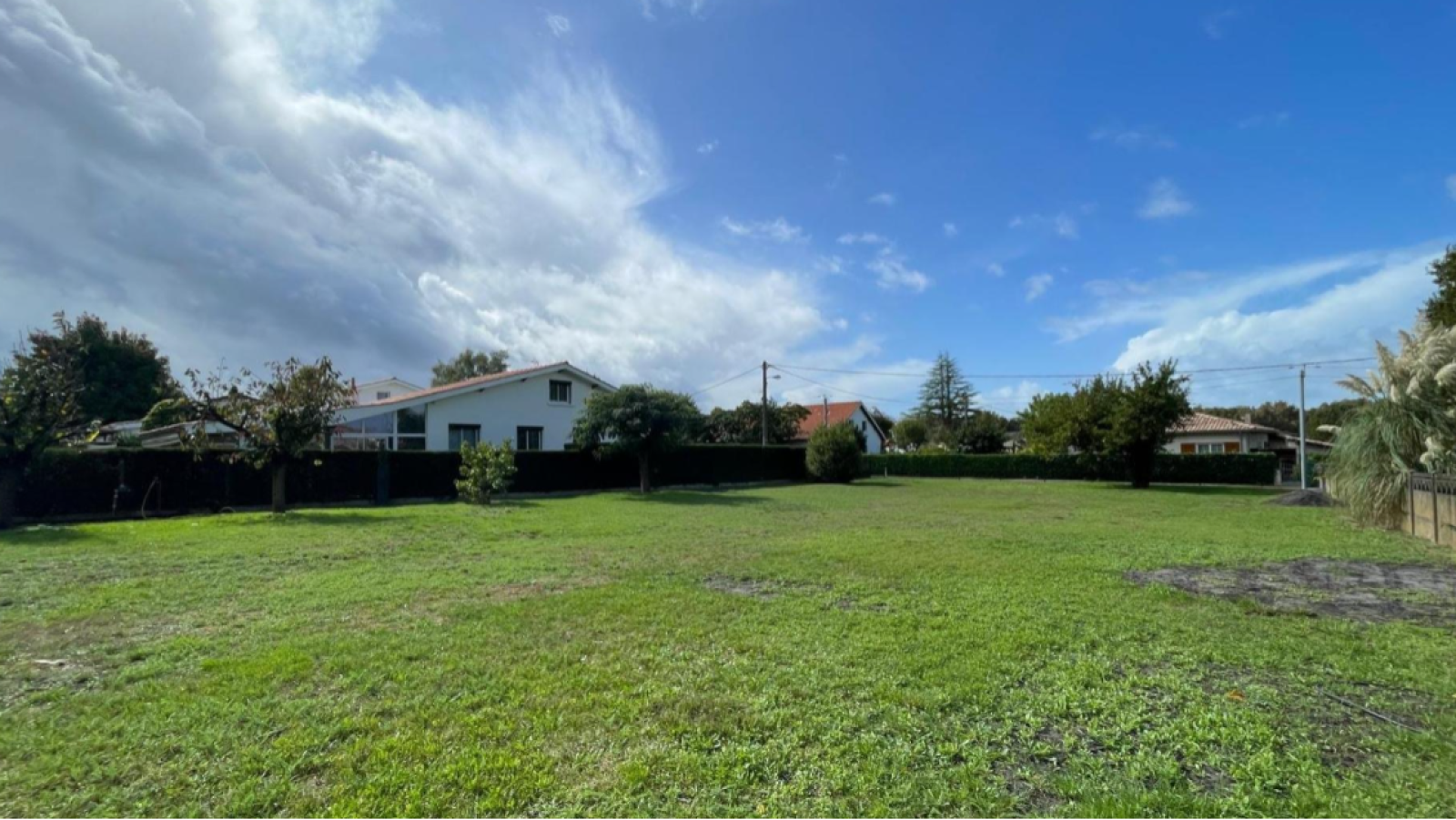 Terrain constructible de 656m2 à Carbon-Blanc